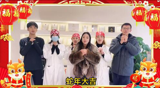 蛇年到，好運(yùn)繞，金蛇送瑞福星照！蒂奧妮祝您多財(cái)多億！