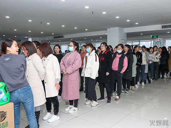 ������Ů��(ji��)���𱬾W(w��ng)�ɰl(f��)Ů�񌣌ٶY��