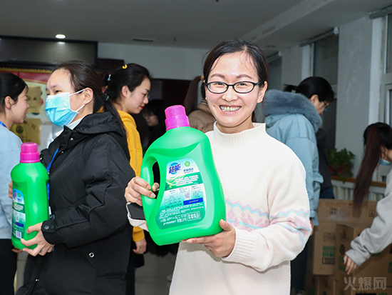 ������Ů��(ji��)���𱬾W(w��ng)�ɰl(f��)Ů�񌣌ٶY��