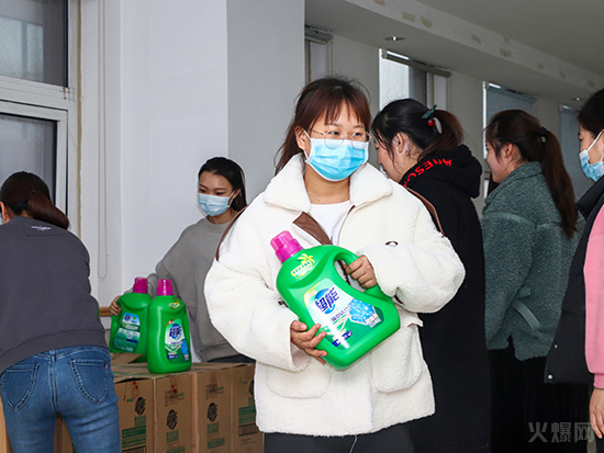 ������Ů��(ji��)���𱬾W(w��ng)�ɰl(f��)Ů�񌣌ٶY��