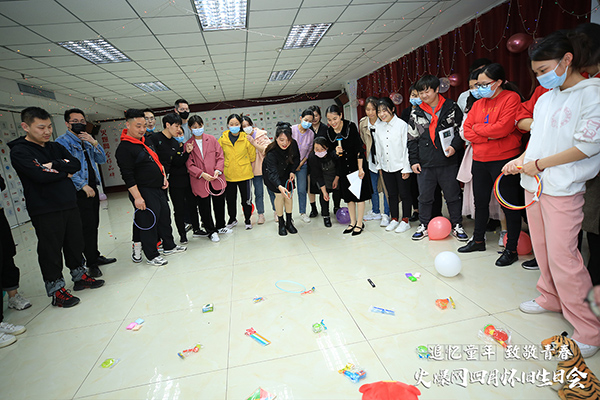 ��׷��ͯ�ꡤ�¾��ഺ���𱬾W(w��ng)4���f���Օ�(hu��)�A�M(m��n)�e�k