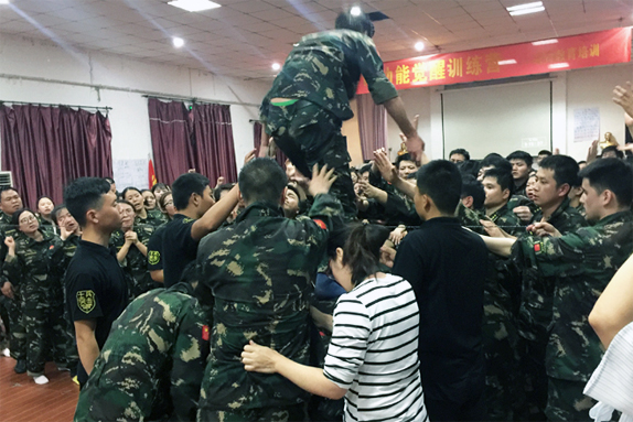 成功路上充滿荊棘，團結(jié)一心，終讓我們所向披靡！