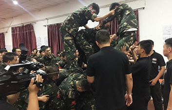 為家人，再累，我們也要堅持到底！