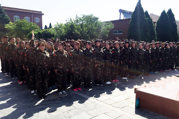 整體劃一、一令一動，火爆網(wǎng)全體學(xué)員迅速集合！