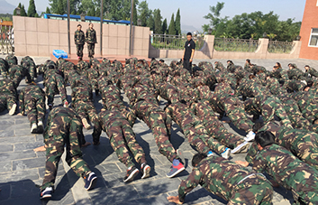 遵守承諾，穿上迷彩我們就是軍人！