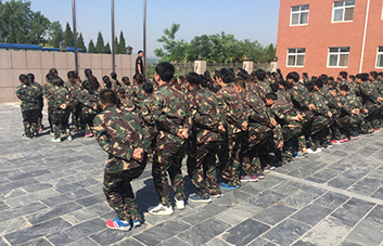 英姿颯爽，沒有矯揉造作，只有堅強！