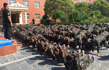 遵守承諾，穿上迷彩我們就是軍人！