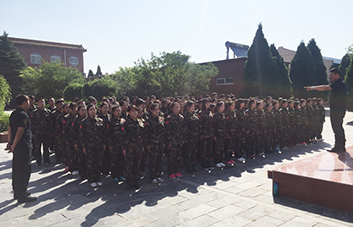 爭當(dāng)訓(xùn)練標(biāo)兵，不拖團隊后腿！