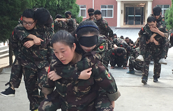 我是你的眼，不論艱難險阻，我都將握緊你的手與你同行！