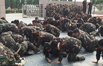 活在當(dāng)下，珍惜當(dāng)下，愛在當(dāng)下