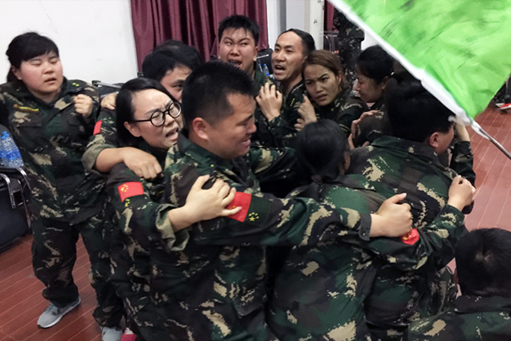 不輕言放棄，是對夢想的執(zhí)著；不輕易服輸，是對成功的渴望！