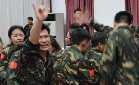 滿腔熱血為榮譽，拼搏奮斗比高低！