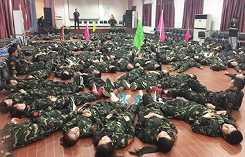 火爆人永不言棄，超越自我！