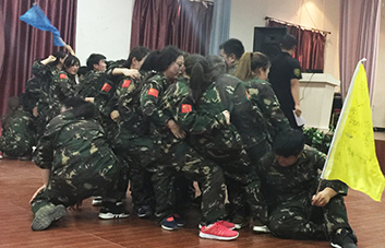 火爆大家庭，擰成一股繩！眾人團結(jié)緊，百事能成功！