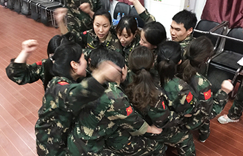 為了夢想，為了團隊，每個人必將堅持下去！