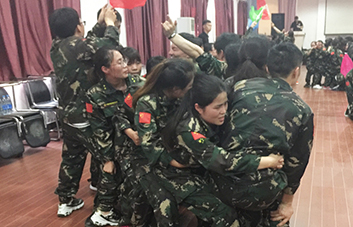 夢想能把迷茫驅(qū)散，堅持能把退縮打敗，團結(jié)能把困難趕跑！