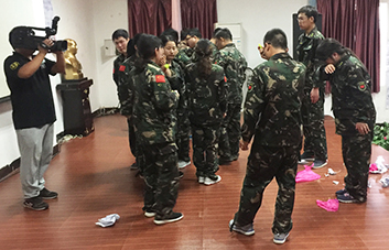 要想比別人優(yōu)秀，就要付出不亞于任何人的努力！