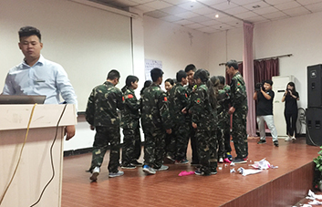 若有一天懈怠，便要落后，要失敗。市場就是這樣嚴(yán)峻！