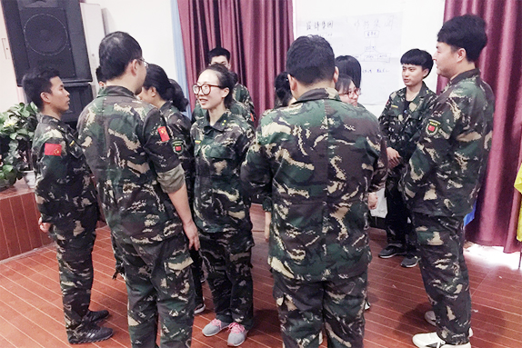 用眼睛去欣賞，用心靈去體會，學(xué)會贊美，收獲成長！