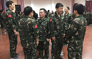 良言一句寒冬暖，贊美一句