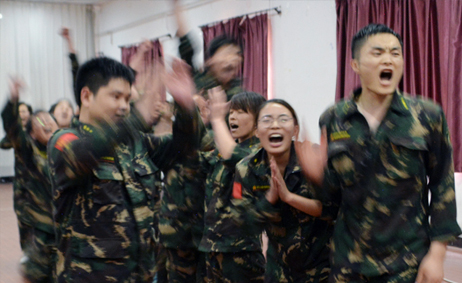 勇者無所畏懼，強者奮勇爭先！