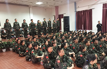 舉手表決，領(lǐng)袖魅力征服現(xiàn)象學(xué)員！