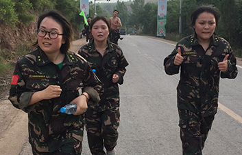 火爆人不拋棄、不放棄、勇往直前！