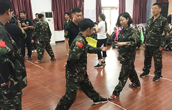 當(dāng)你下定決心時，世界會為你讓路！